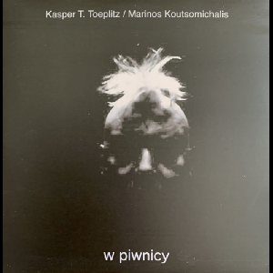Kasper T. Toeplitz / Marinos Koutsomichalis – W Piwnicy / Στο Υπόγειο